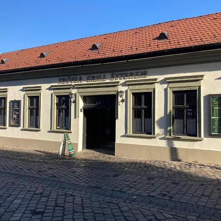 Poppy Flower بودابست