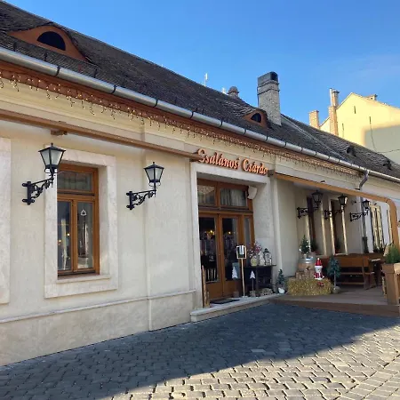 Poppy Flower شقة بودابست