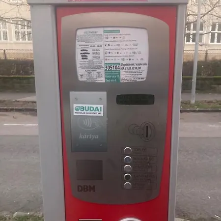 Poppy Flower بودابست